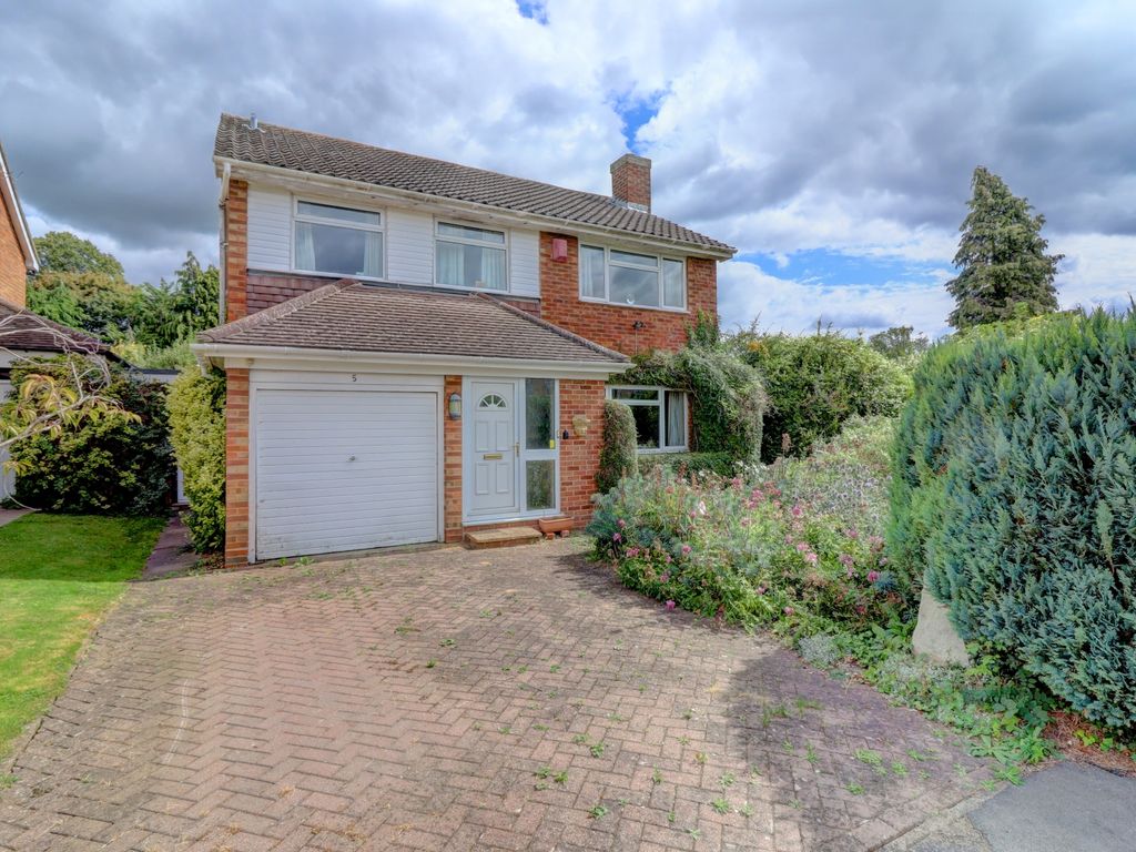 4 bed detached house for sale in Cane End, Princes Risborough HP27, £625,000