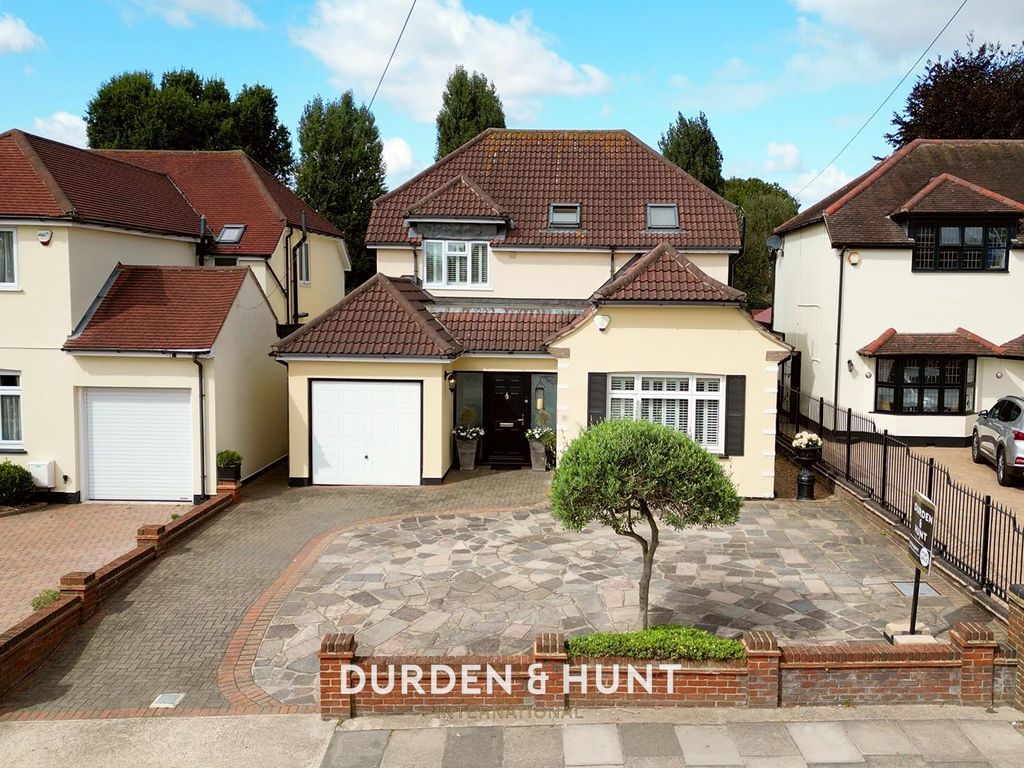 3 bed detached house for sale in Ardleigh Green Road, Hornchurch RM11, £950,000