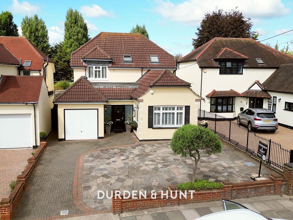 3 bed detached house for sale in Ardleigh Green Road, Hornchurch RM11, £950,000