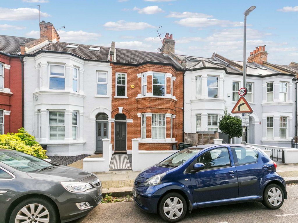 2 bed flat for sale in Laitwood Road, London SW12, £800,000