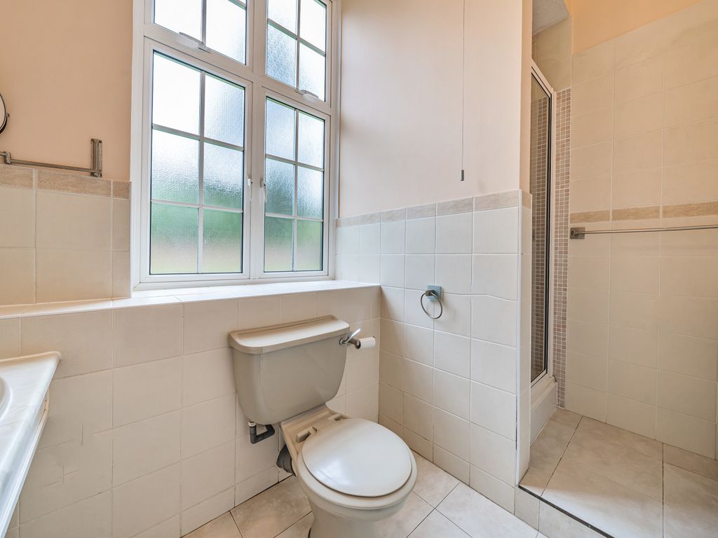 3 bed flat for sale in Ottershaw Park, Ottershaw KT16, £500,000