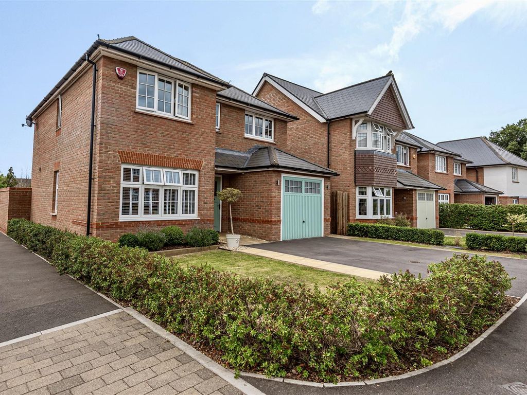 4 bed detached house for sale in Rossiter Close, Bathpool, Taunton TA2, £425,000