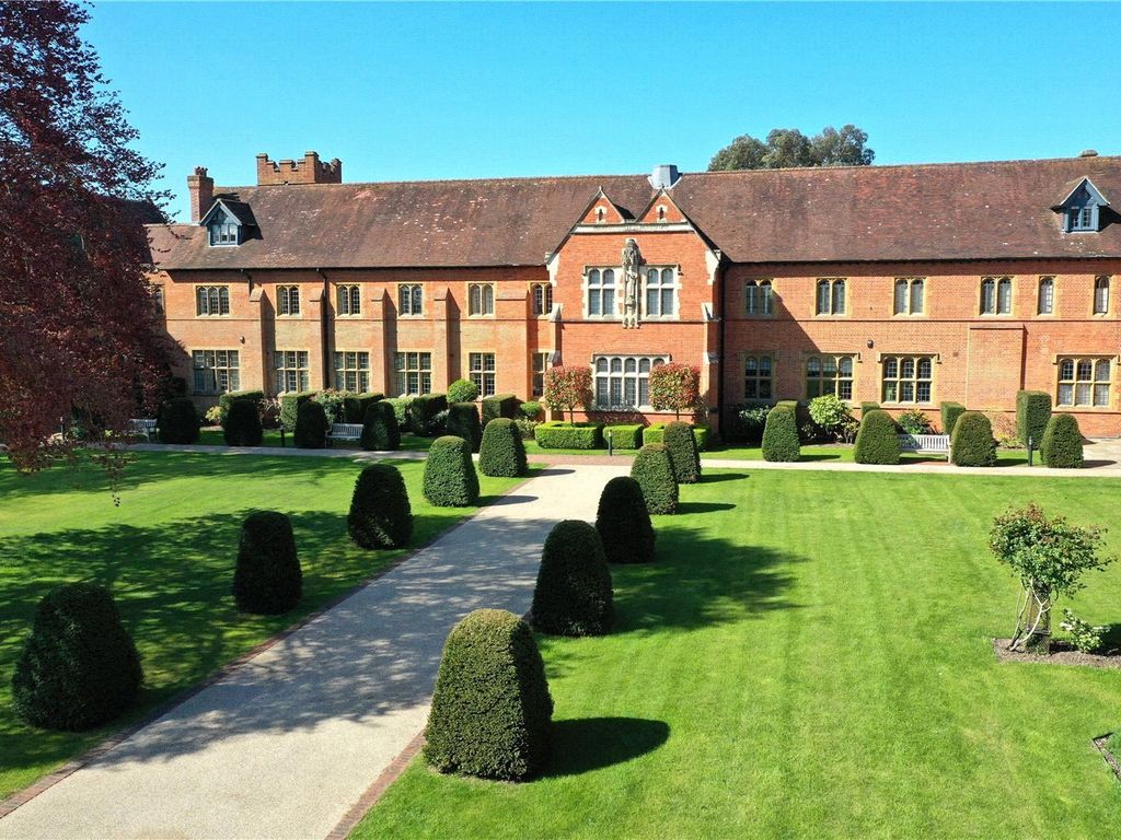 2 bed flat for sale in Abbey Gardens, Upper Woolhampton, Reading, Berkshire RG7, £375,000