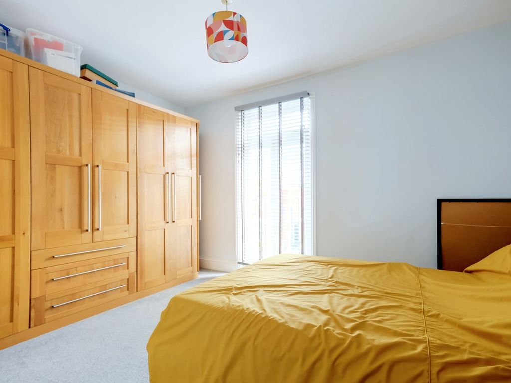 3 bed terraced house for sale in Bishop Road, Chelmsford CM1, £425,000