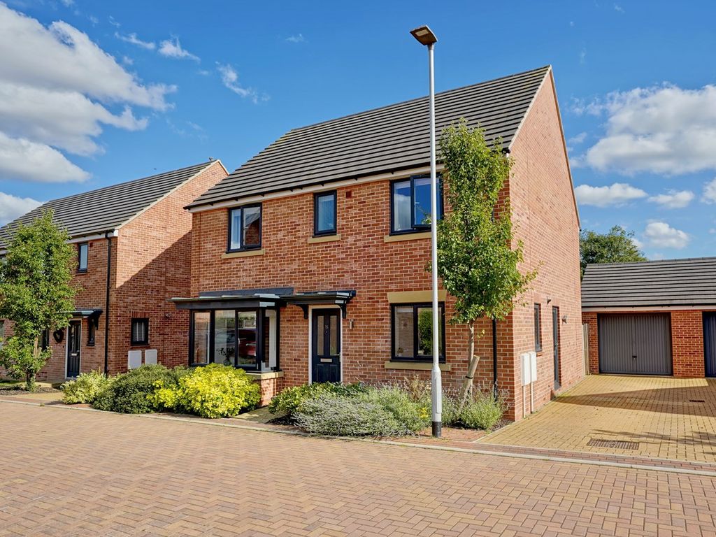 4 bed detached house for sale in Bowland Close, Sawtry, Huntingdon PE28, £400,000