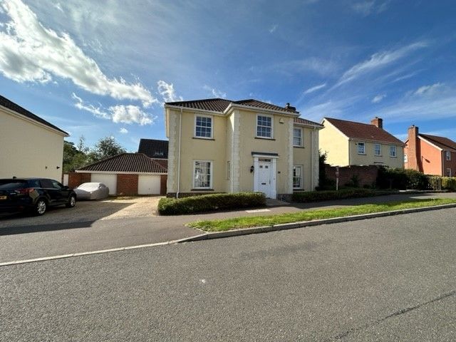 4 bed detached house for sale in Vanguard Chase, The Hampdens, New Costessey NR5, £425,000