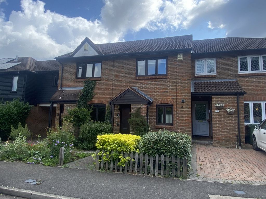 2 bed terraced house for sale in Shakespeare Way, Warfield, Bracknell RG42, £350,000