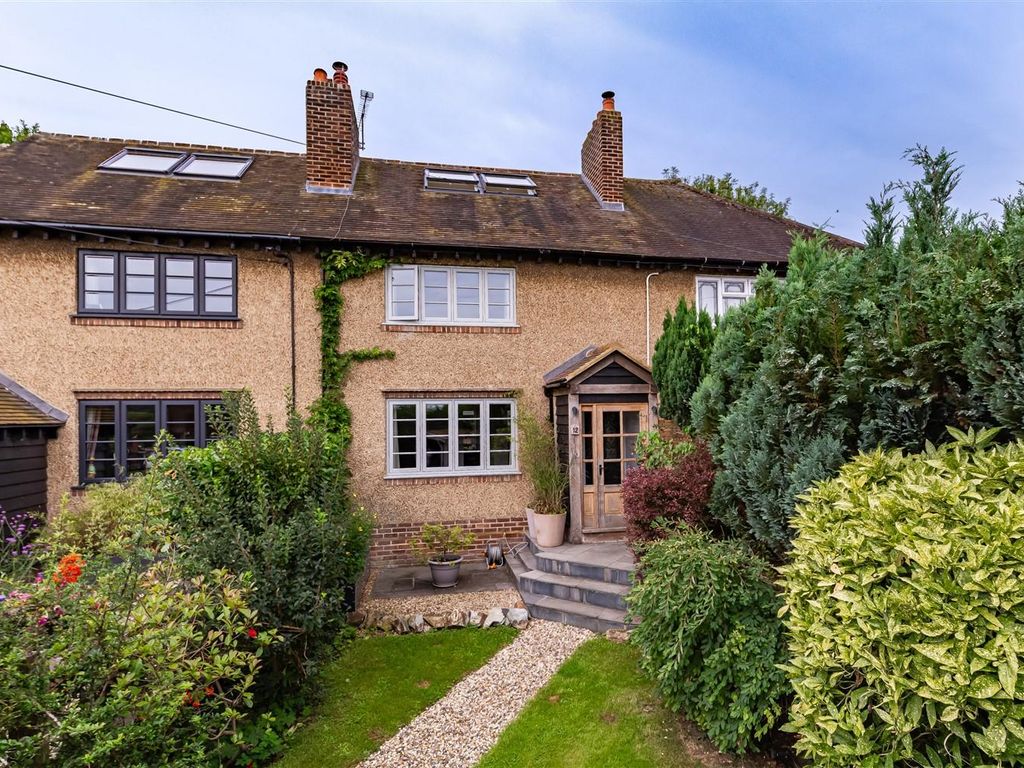 3 bed cottage for sale in Garden Fields, Stanford Rivers, Ongar CM5, £475,000