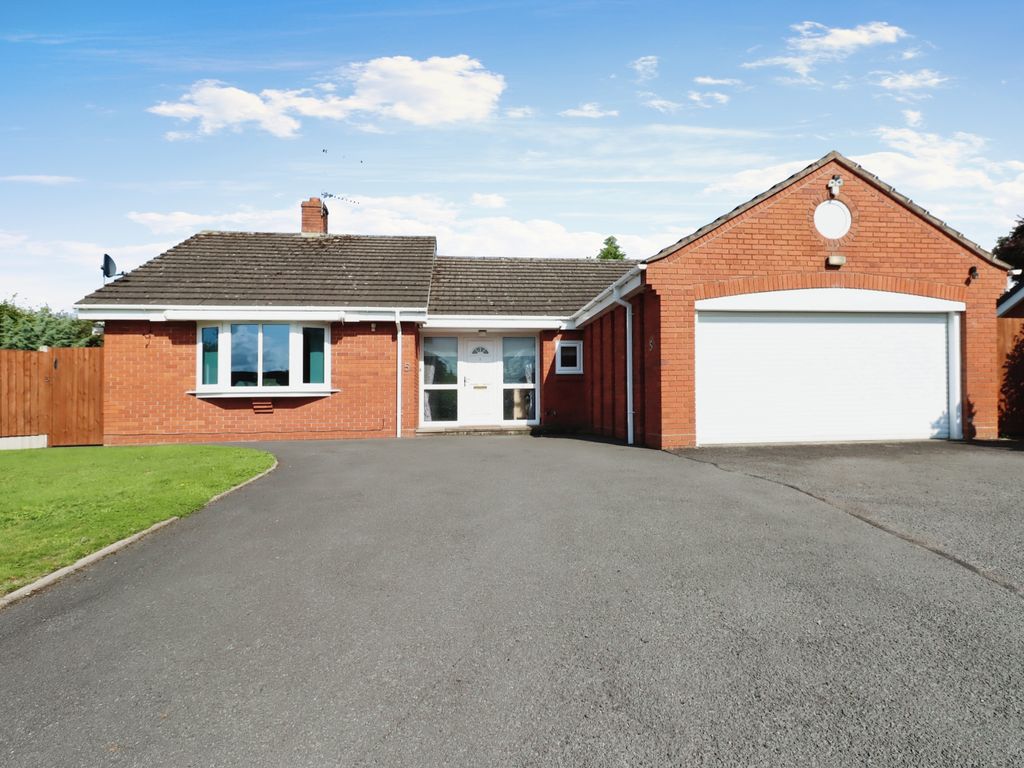 2 bed detached bungalow for sale in Cambridge Close, Shrewsbury SY4, £375,000