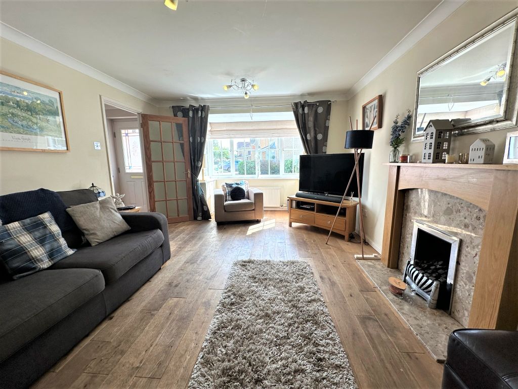 4 bed detached house for sale in Lilac Grove, Biggleswade SG18, £475,000