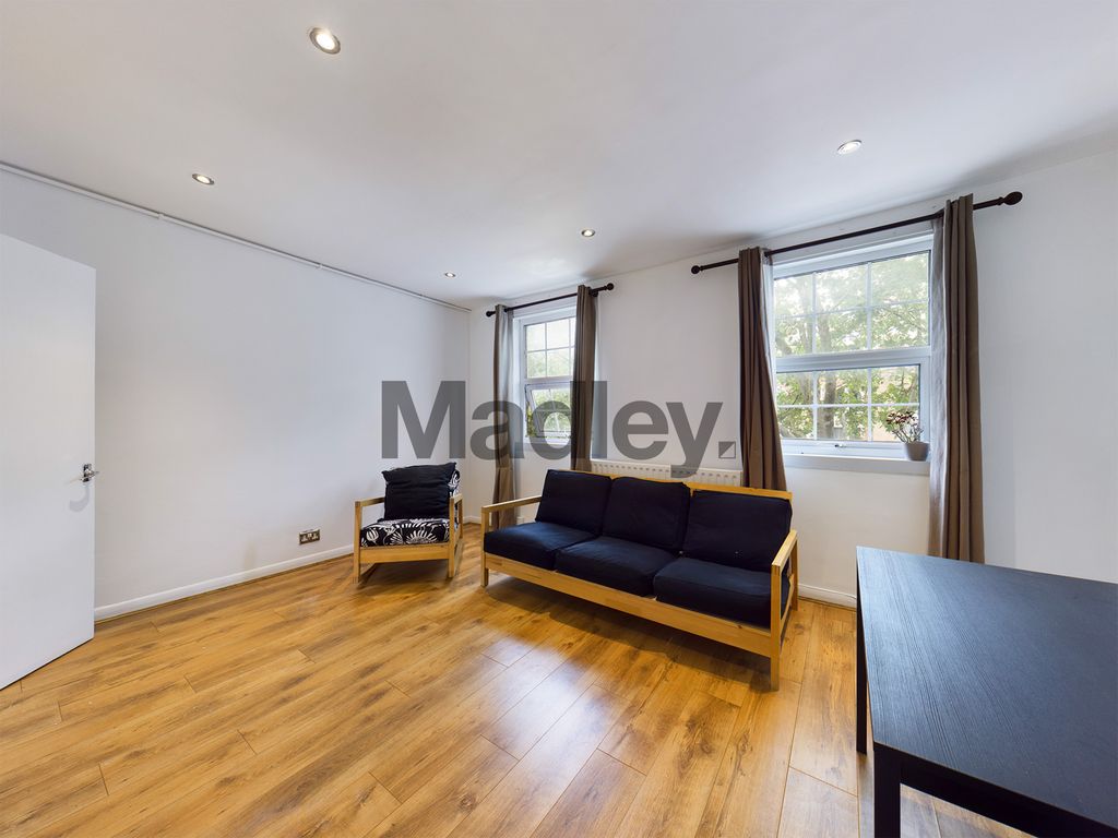 2 bed maisonette for sale in Lower Road, London SE8, £375,000