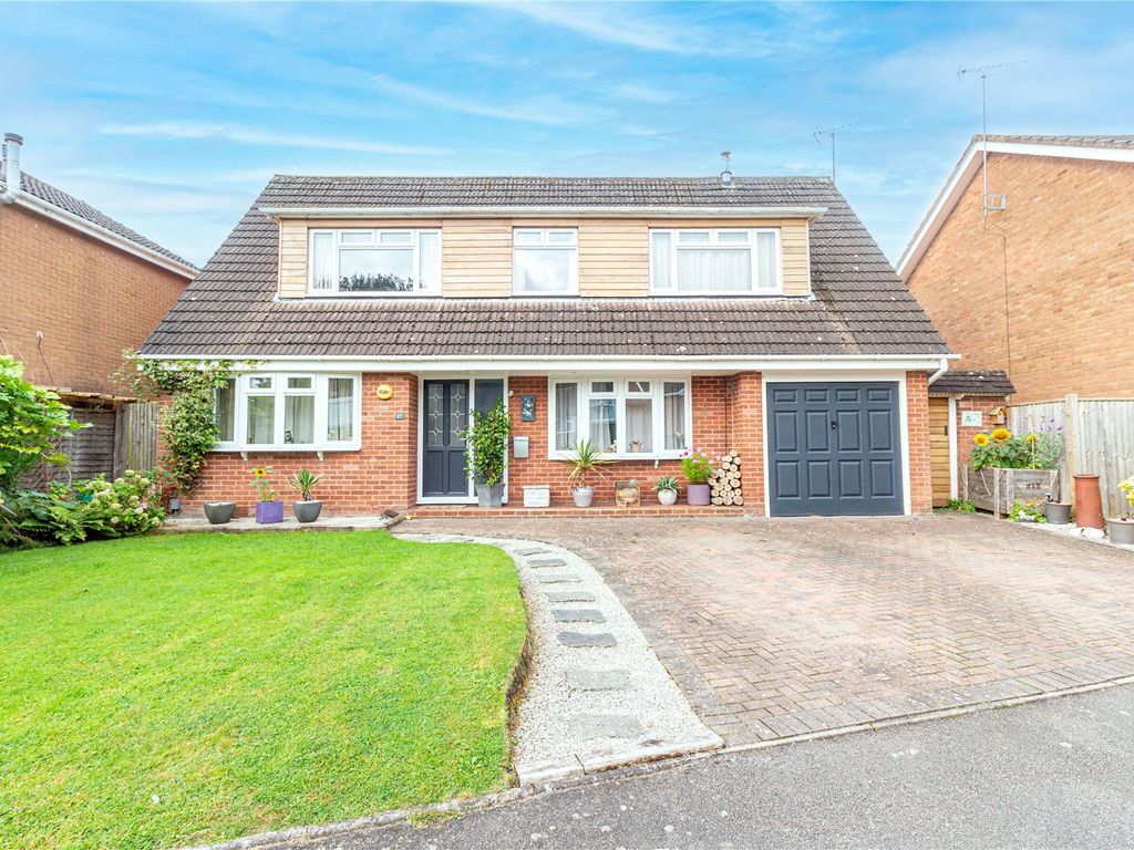 3 bed detached house for sale in Wolverton Close, Ipsley, Redditch, Worcestershire B98, £490,000