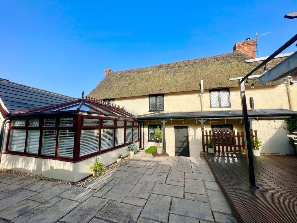 3 bed cottage for sale in Dorchester Road, Weymouth DT3, £400,000