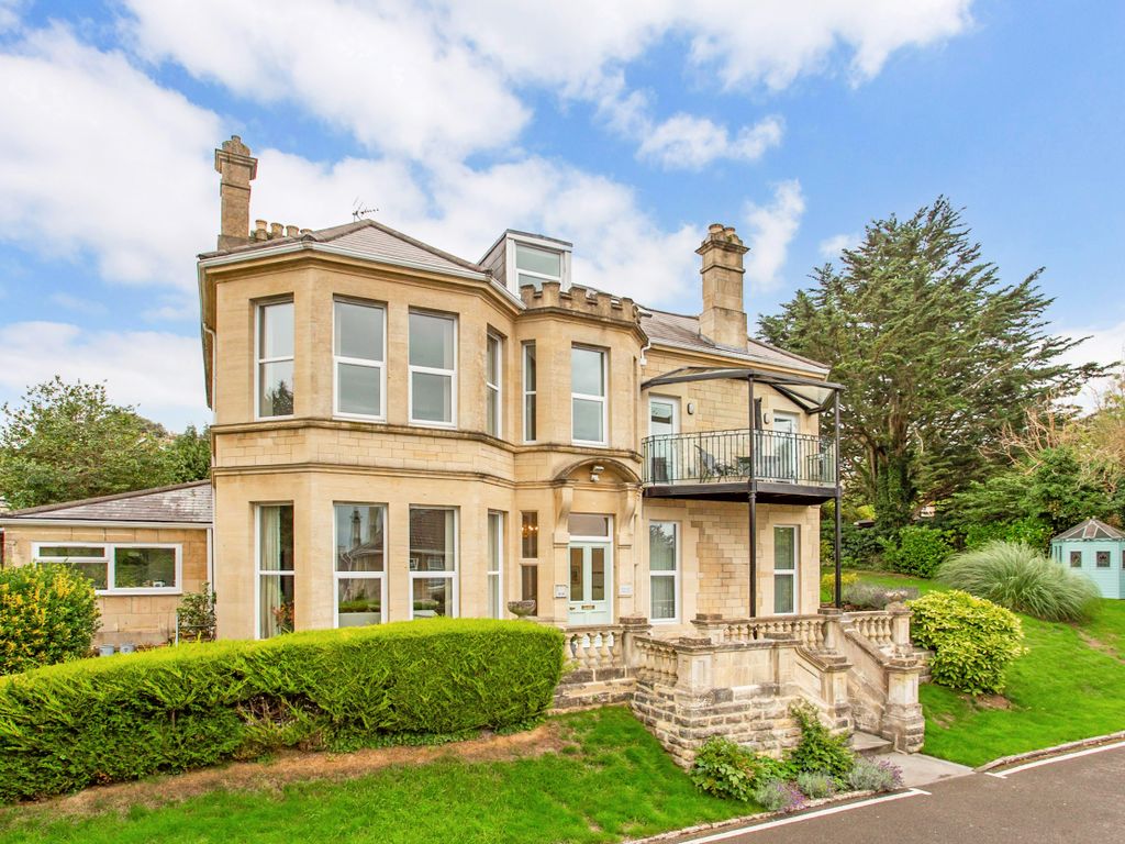 2 bed flat for sale in Chaucer Road, Bath BA2, £400,000