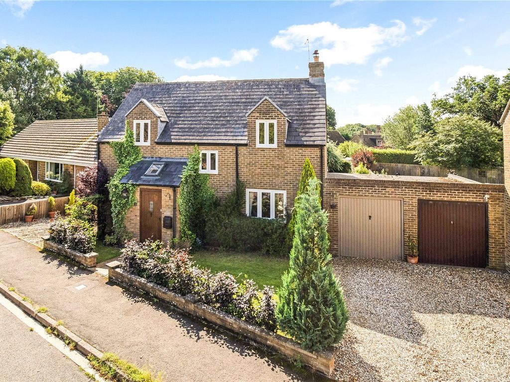 4 bed detached house for sale in Hollybush Road, Hook Norton OX15, £495,000