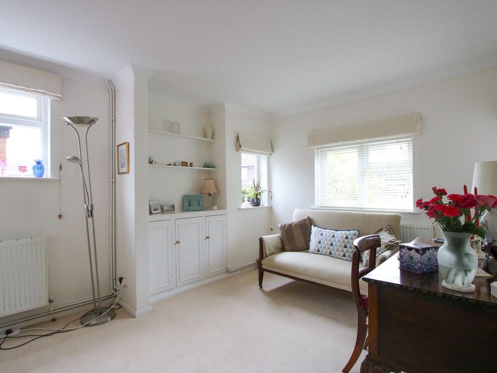 4 bed detached house for sale in Bridges Close, Wokingham RG41, £625,000