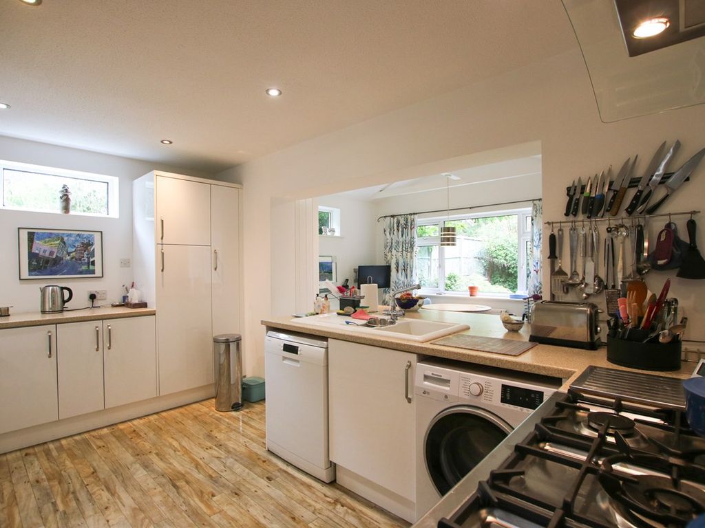 4 bed detached house for sale in Bridges Close, Wokingham RG41, £625,000