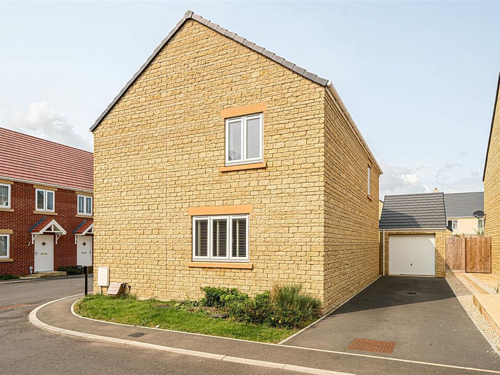4 bed detached house for sale in College Place, Witney, Oxfordshire OX29, £499,950
