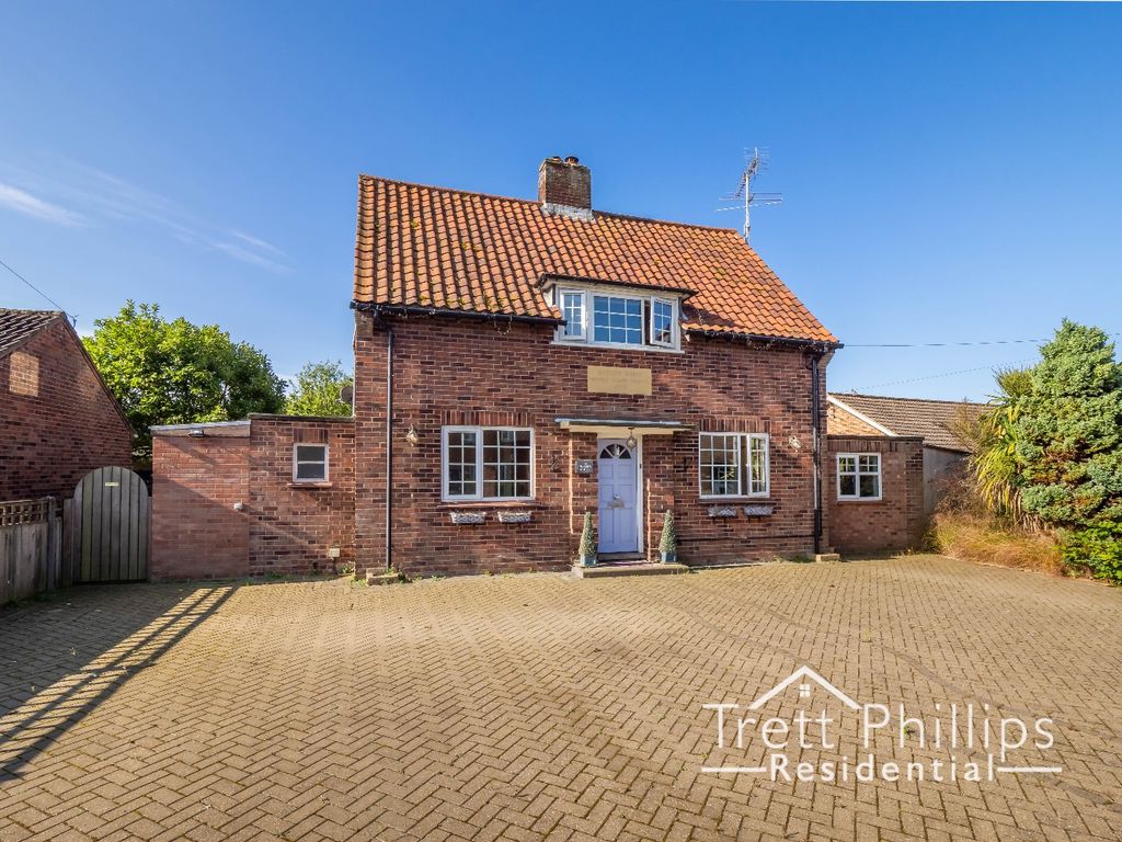 4 bed detached house for sale in Barnfield Close, Hickling, Norwich, Norfolk NR12, £350,000