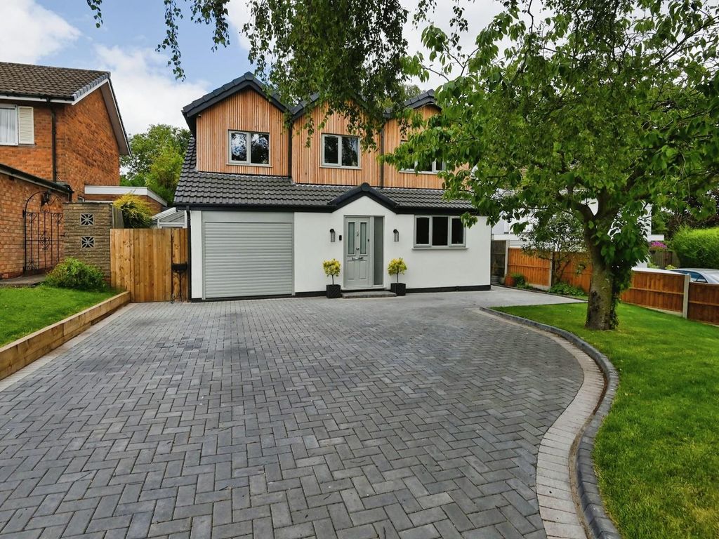 4 bed detached house for sale in Britton Drive, Sutton Coldfield B72, £750,000