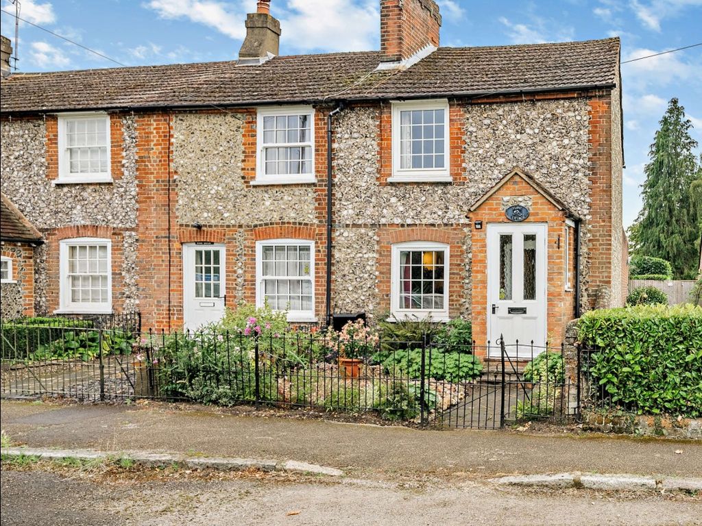 2 bed cottage for sale in The Green, Sarratt WD3, £600,000