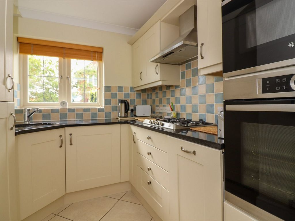 3 bed terraced house for sale in Orchard Dean, The Dean, Alresford SO24, £612,500