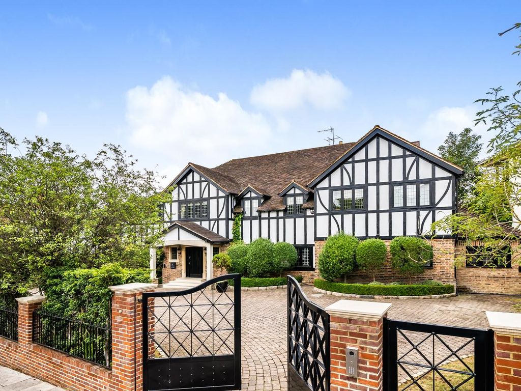 6 bed detached house for sale in Uphill Road, London NW7, £5,750,000
