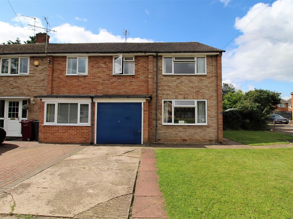3 bed town house for sale in Alford Close, Tilehurst, Reading RG30, £375,000