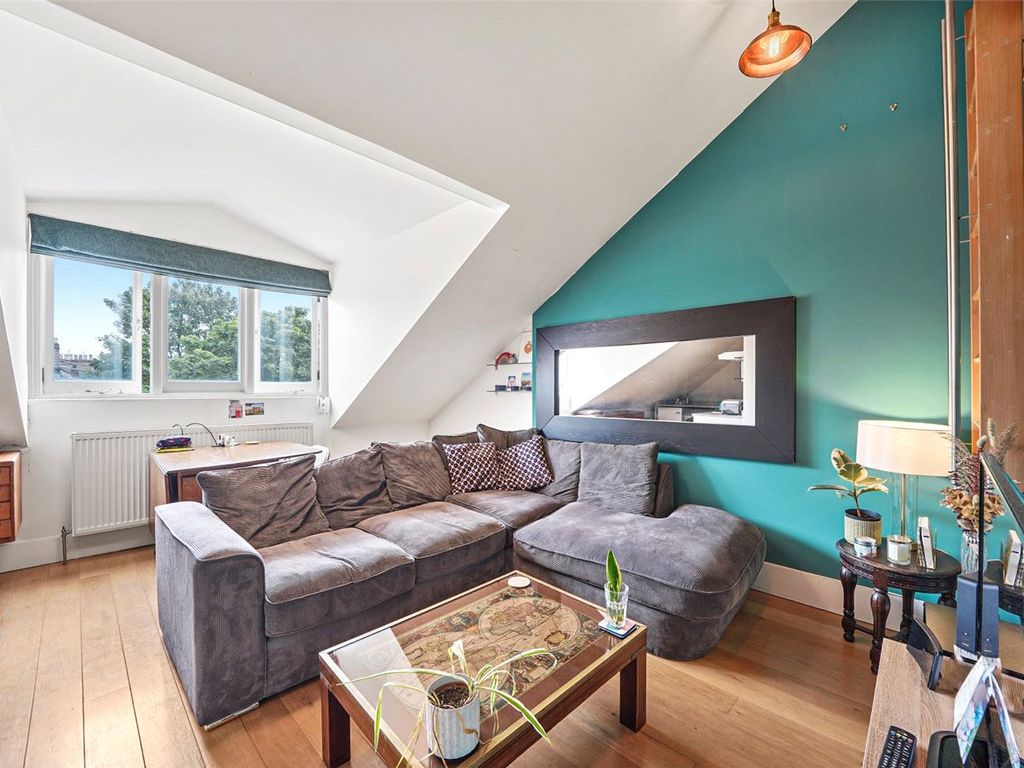 2 bed flat for sale in Hungerford Road, London N7, £500,000