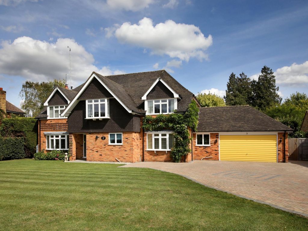 5 bed detached house for sale in Blyton Close, Beaconsfield HP9, £1,925,000