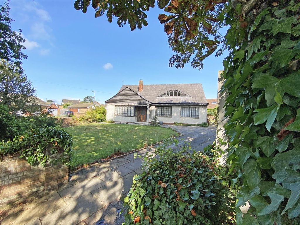 3 bed detached house for sale in Willow Bank, Brows Lane, Formby L37, £500,000