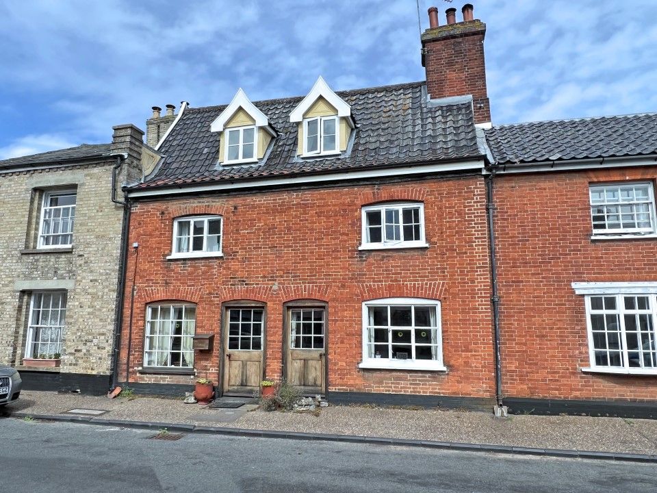 5 bed terraced house for sale in King Street, New Buckenham, Norwich NR16, £375,000