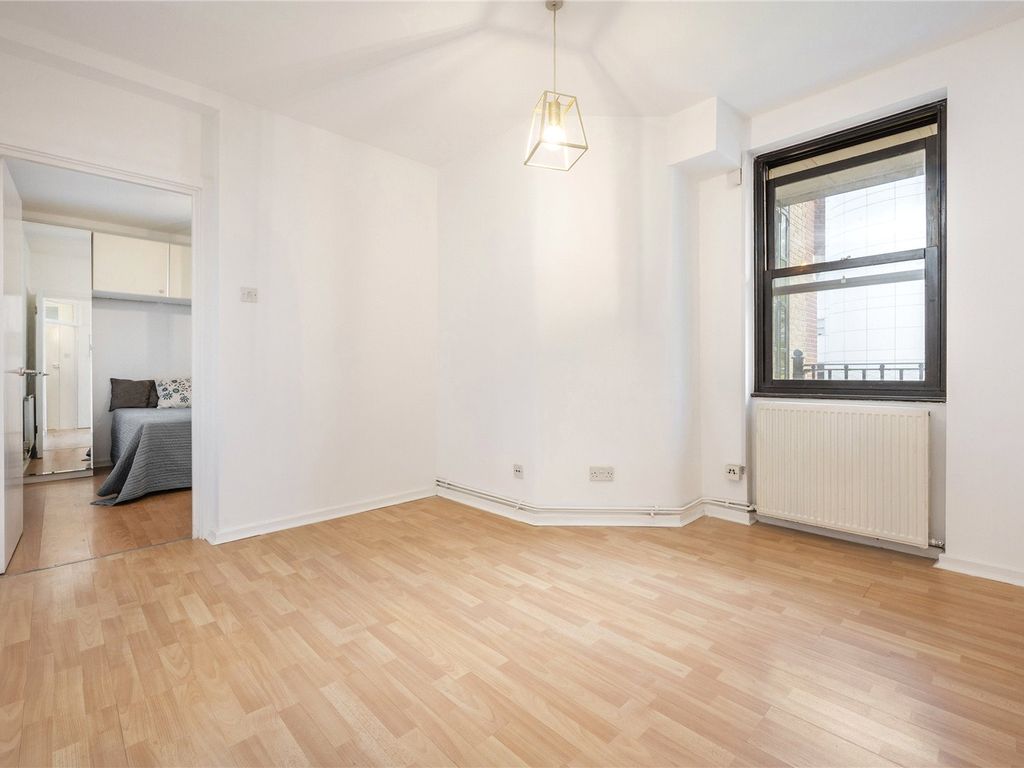 1 bed flat for sale in Charing Cross Road, Covent Garden WC2H, £600,000