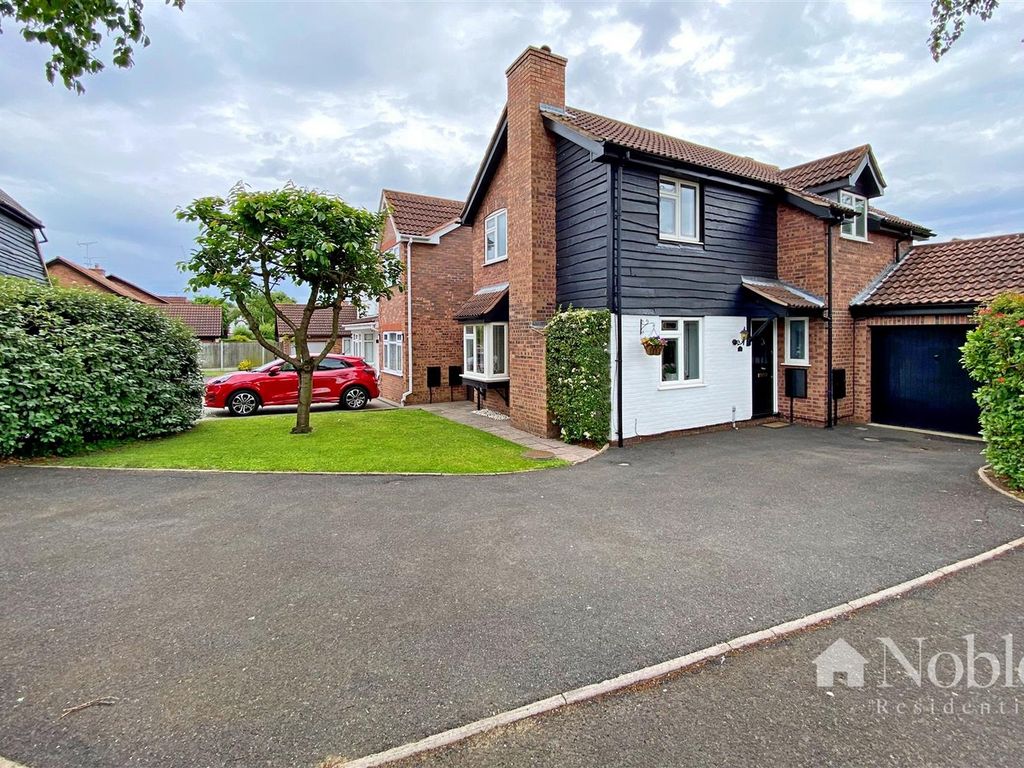 3 bed detached house for sale in St. Leonards Way, Hornchurch RM11, £650,000