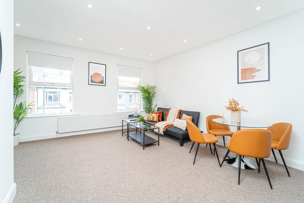 2 bed maisonette for sale in Hermitage Road, London N4, £450,000