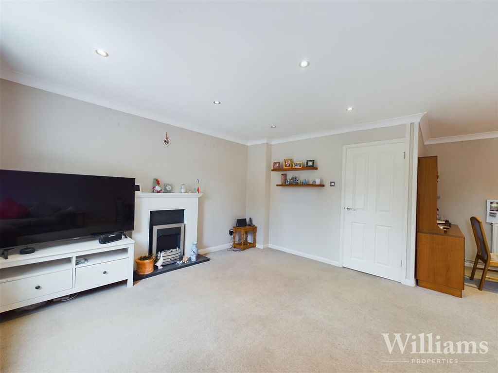 4 bed detached house for sale in The Spiert, Stone, Aylesbury HP17, £500,000