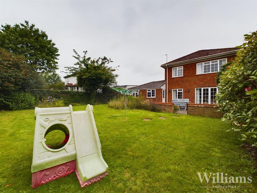 4 bed detached house for sale in The Spiert, Stone, Aylesbury HP17, £500,000
