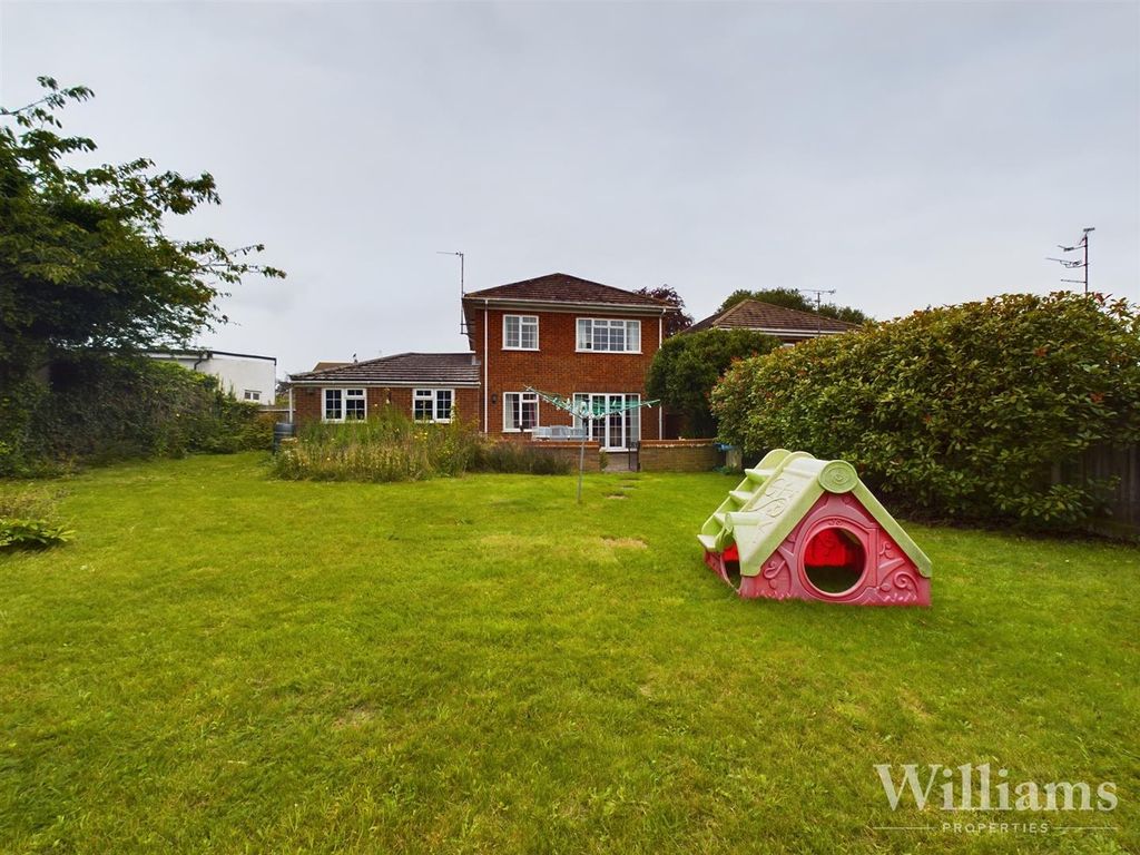 4 bed detached house for sale in The Spiert, Stone, Aylesbury HP17, £500,000