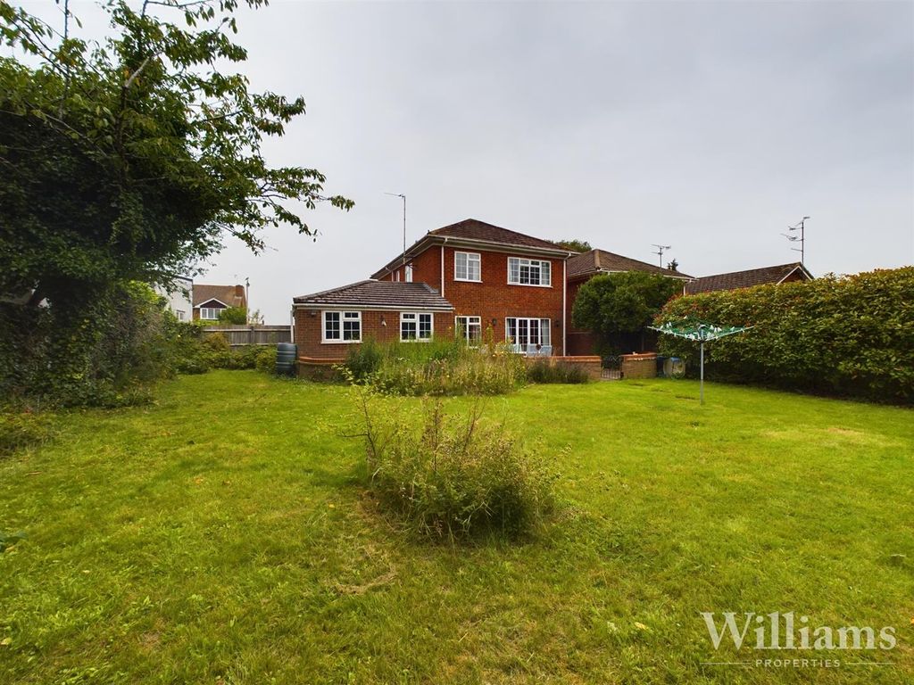 4 bed detached house for sale in The Spiert, Stone, Aylesbury HP17, £500,000