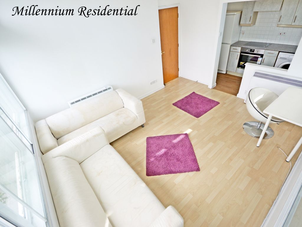 2 bed flat for sale in Newington Causeway, London SE1, £465,000