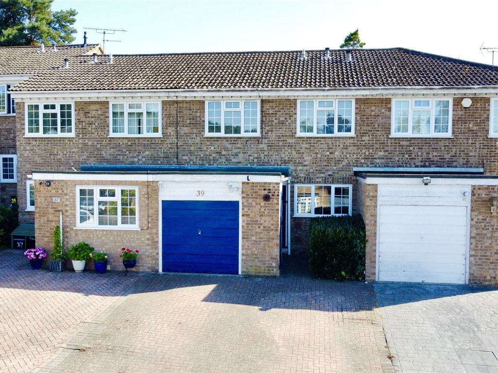 3 bed terraced house for sale in Mccarthy Way, Finchampstead, Wokingham, Berkshire RG40, £385,000
