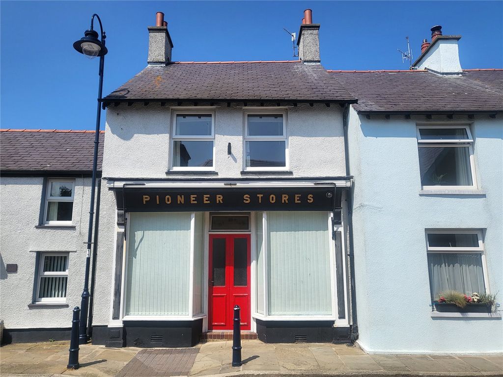 3 bed flat for sale in High Street, Cemaes Bay, Isle Of Anglesey LL67, £299,950