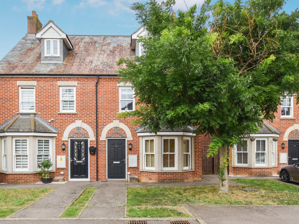 3 bed semi-detached house for sale in Barn Field Close, Biggleswade SG18, £385,000