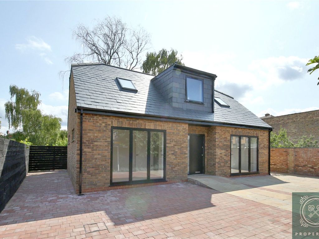 New home, 3 bed detached house for sale in Eldon Road, London N22, £750,000