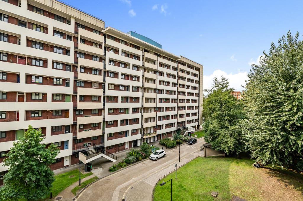 2 bed flat for sale in Marlow House, Hallfield Estate W2, £475,000