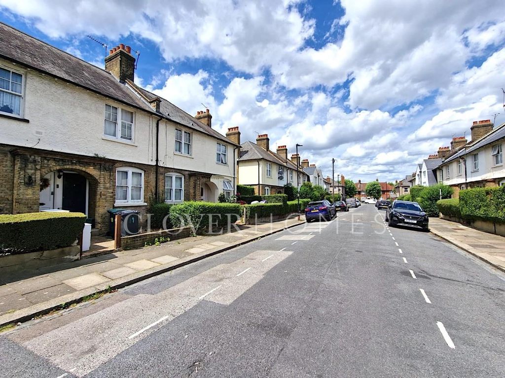 2 bed property for sale in Siward Road, London N17, £450,000