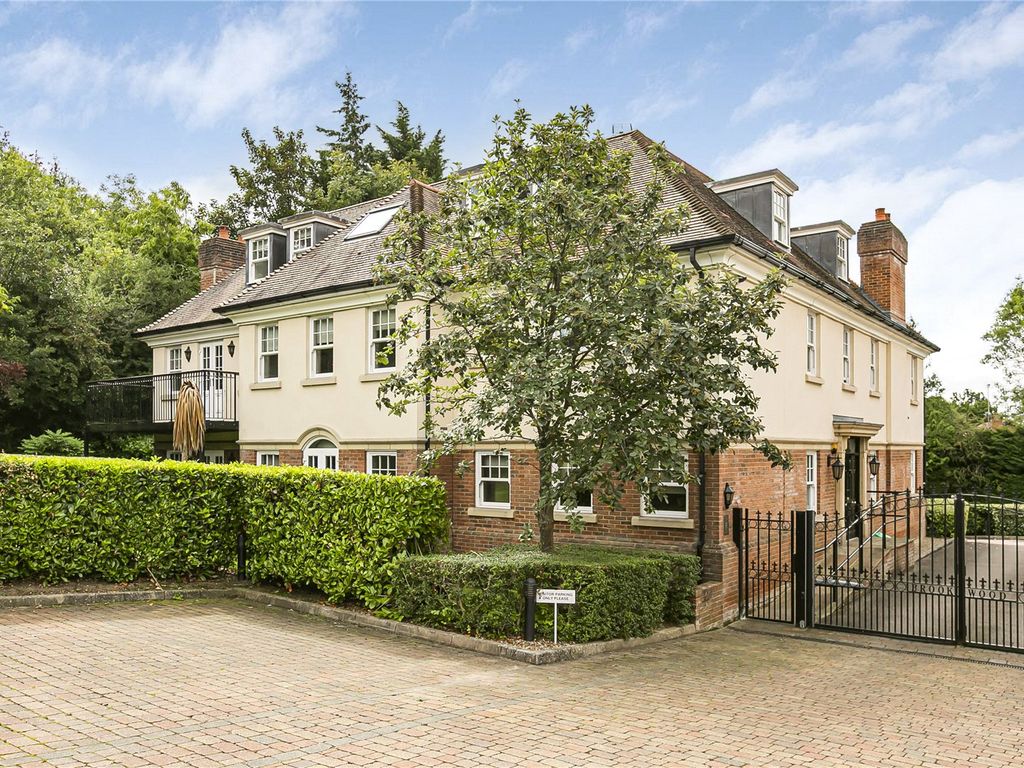 3 bed flat for sale in Georges Wood Road, Brookmans Park, Hertfordshire AL9, £775,000