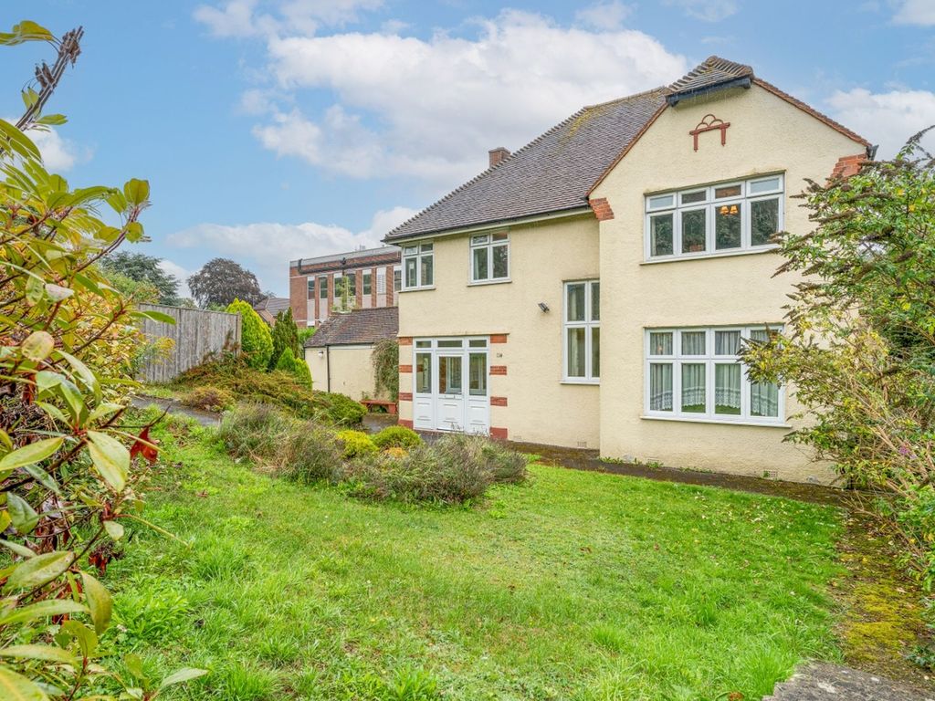 5 bed detached house for sale in Downlands Road, Purley CR8, £650,000