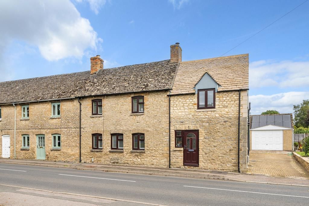 3 bed cottage for sale in Batts Row, Curbridge OX29, £475,000