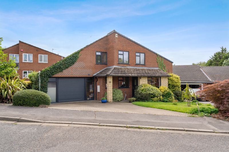 4 bed detached house for sale in Ketchmere Close, Long Crendon, Aylesbury HP18, £830,000